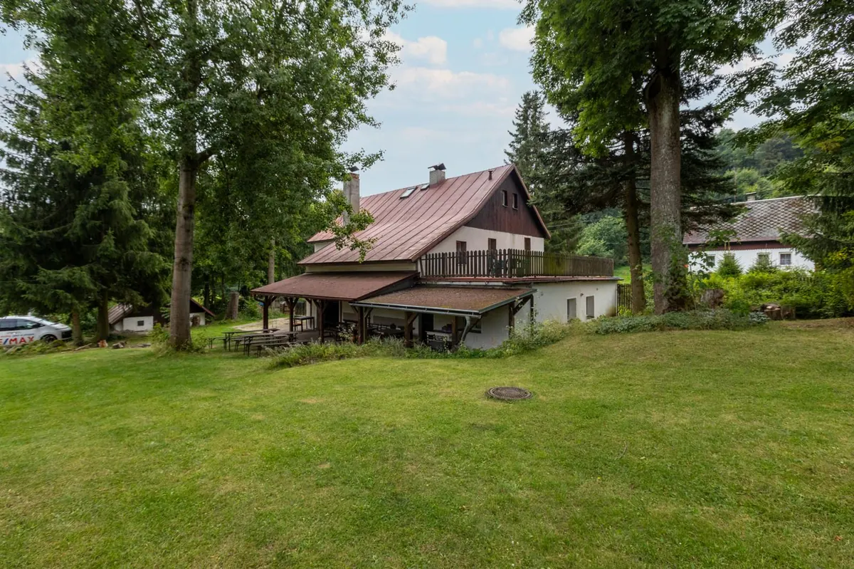 Dům u Lípy – Výhled ze zahrady