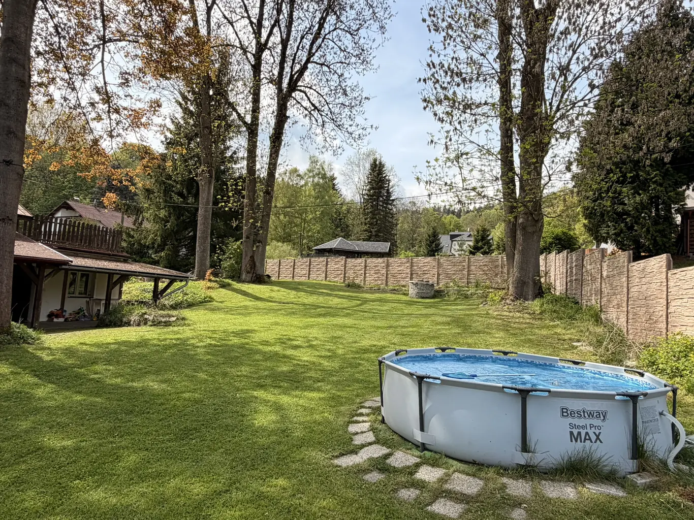 Dům u Lípy – bazén na zahradě