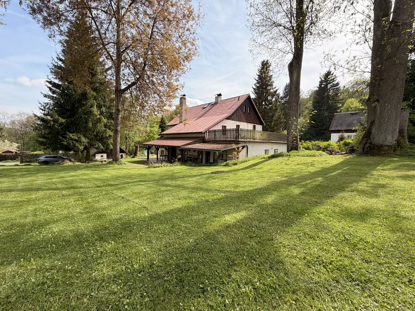 Dům u Lípy – exteriér chalupy v Krušných horách